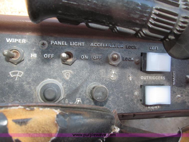 image for item F7197 Case 1085B Cruz Air wheel excavator