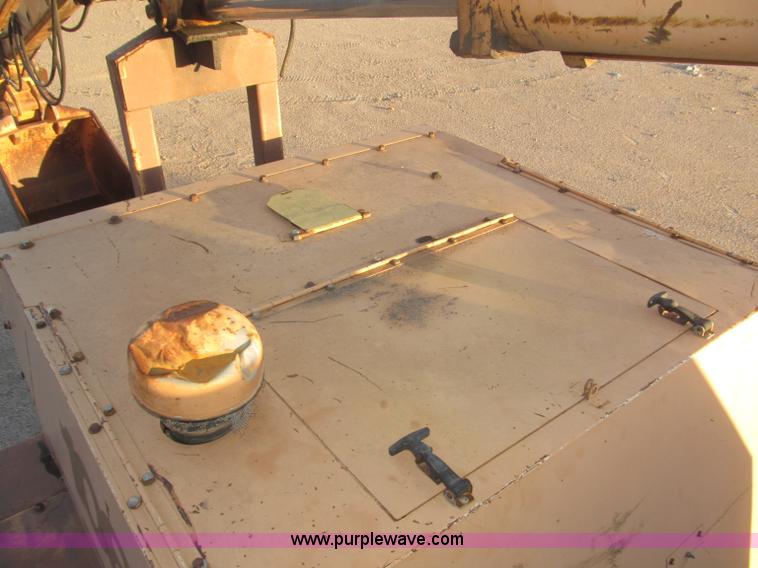 image for item F7197 Case 1085B Cruz Air wheel excavator