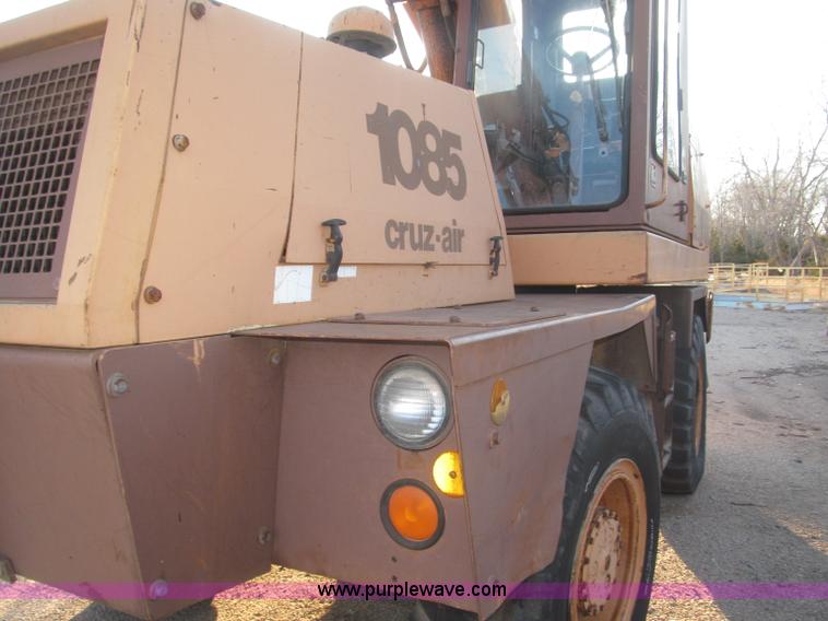image for item F7197 Case 1085B Cruz Air wheel excavator