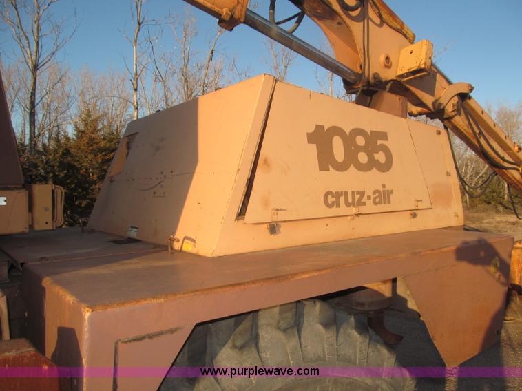 image for item F7197 Case 1085B Cruz Air wheel excavator