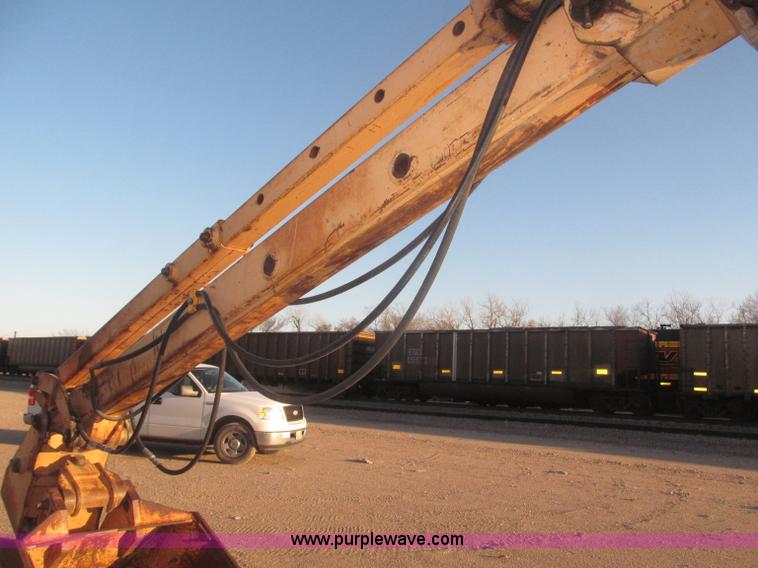 image for item F7197 Case 1085B Cruz Air wheel excavator