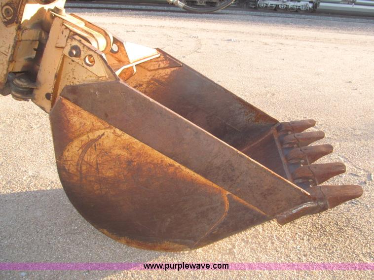 image for item F7197 Case 1085B Cruz Air wheel excavator
