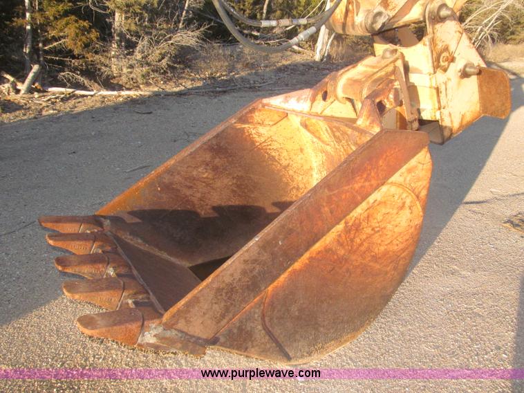 image for item F7197 Case 1085B Cruz Air wheel excavator