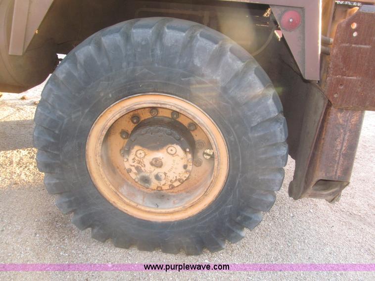 image for item F7197 Case 1085B Cruz Air wheel excavator