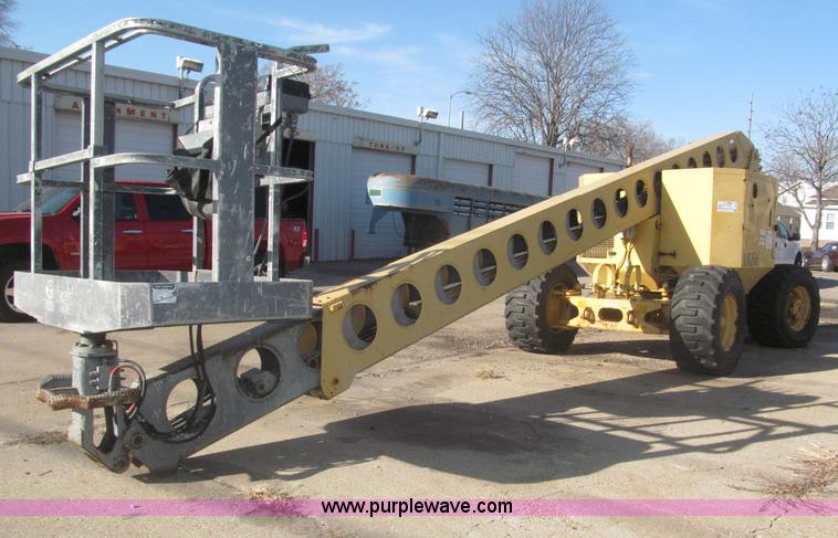 image for item F7198 1993 Grove AMZ-66 rough terrain boom lift
