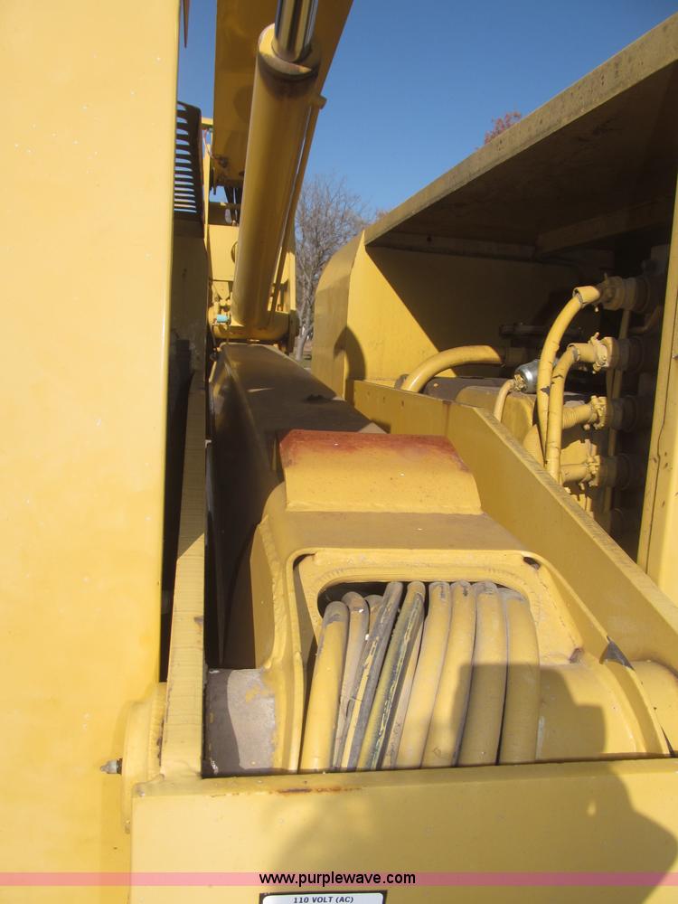 image for item F7198 1993 Grove AMZ-66 rough terrain boom lift