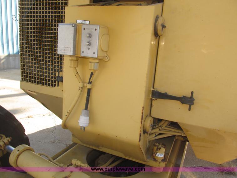 image for item F7198 1993 Grove AMZ-66 rough terrain boom lift