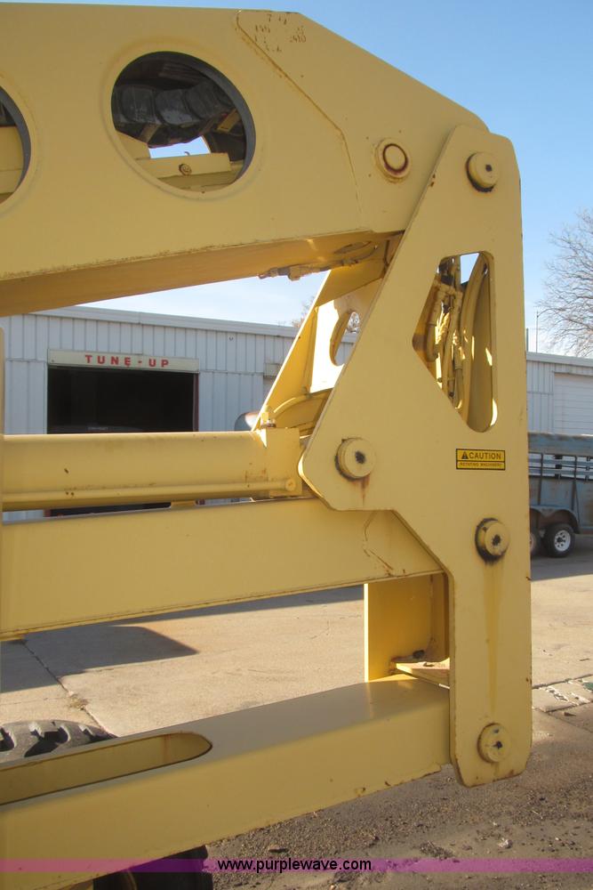 image for item F7198 1993 Grove AMZ-66 rough terrain boom lift