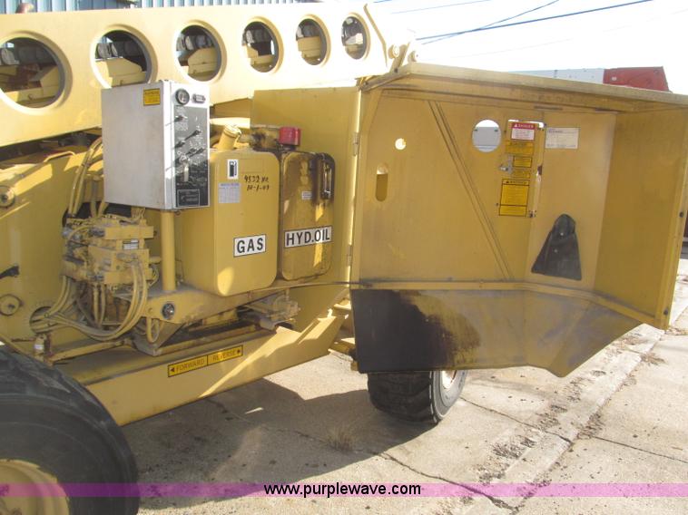 image for item F7198 1993 Grove AMZ-66 rough terrain boom lift