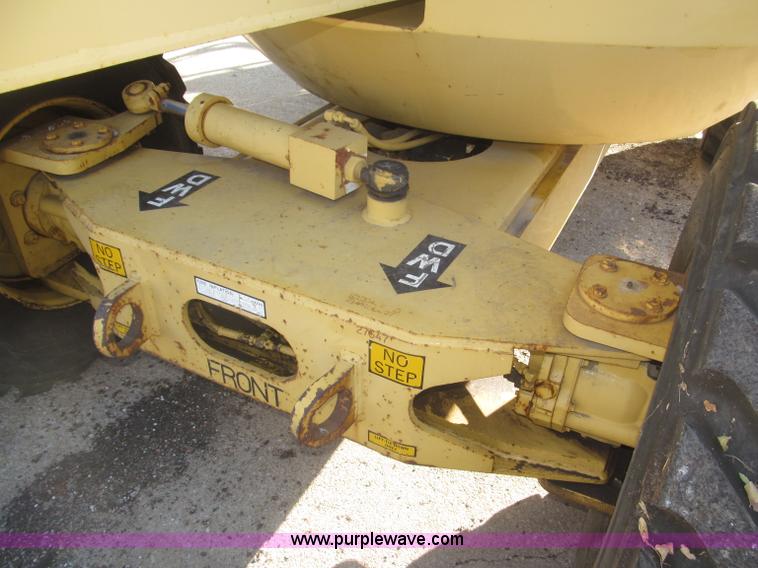 image for item F7198 1993 Grove AMZ-66 rough terrain boom lift