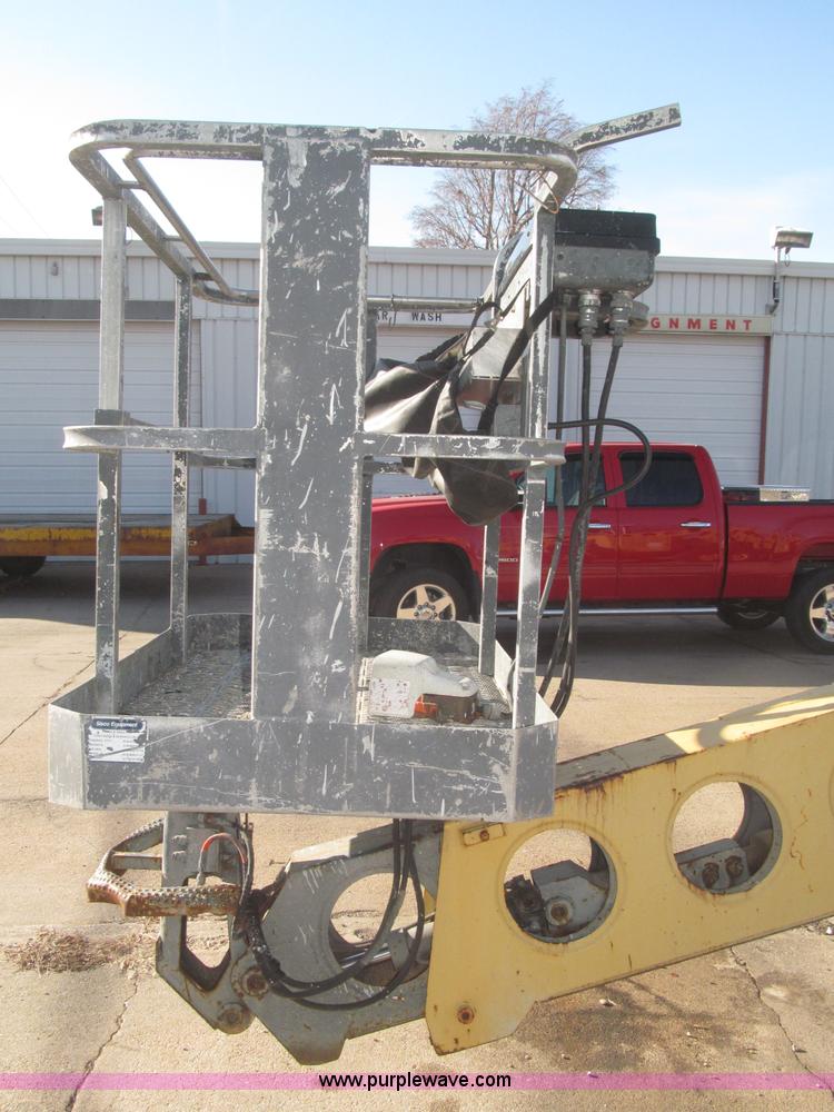 image for item F7198 1993 Grove AMZ-66 rough terrain boom lift