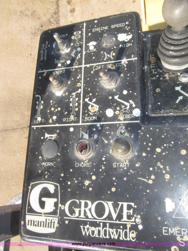 image for item F7198 1993 Grove AMZ-66 rough terrain boom lift