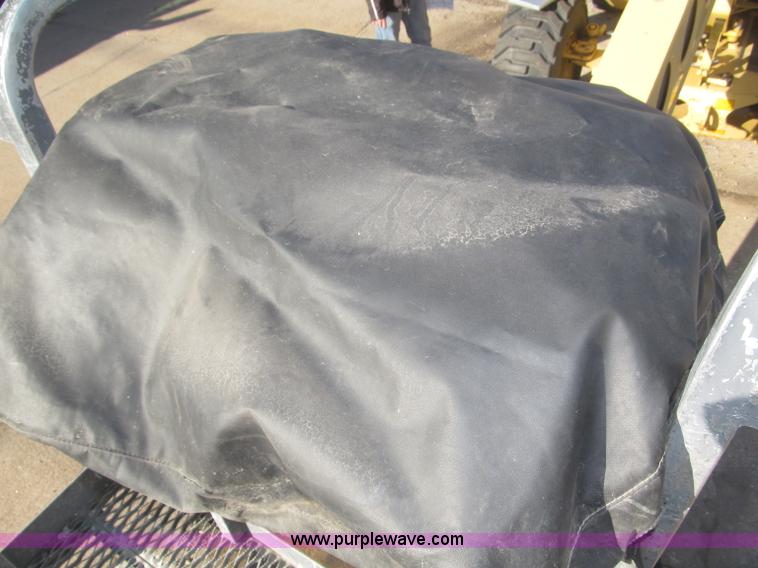 image for item F7198 1993 Grove AMZ-66 rough terrain boom lift