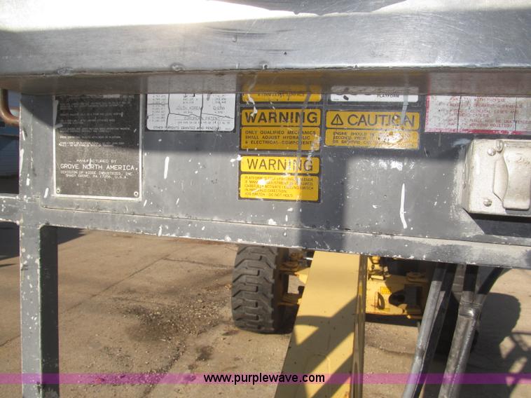 image for item F7198 1993 Grove AMZ-66 rough terrain boom lift