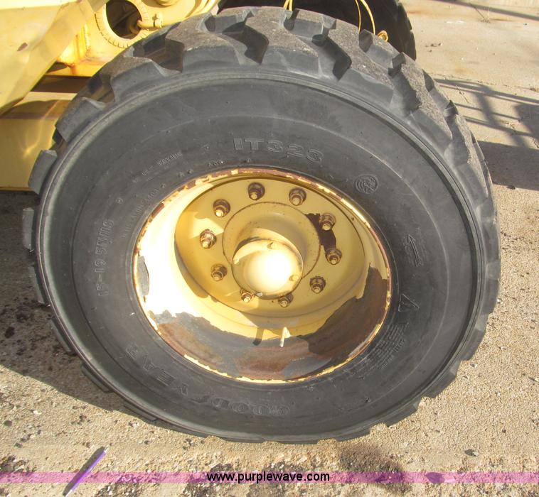 image for item F7198 1993 Grove AMZ-66 rough terrain boom lift