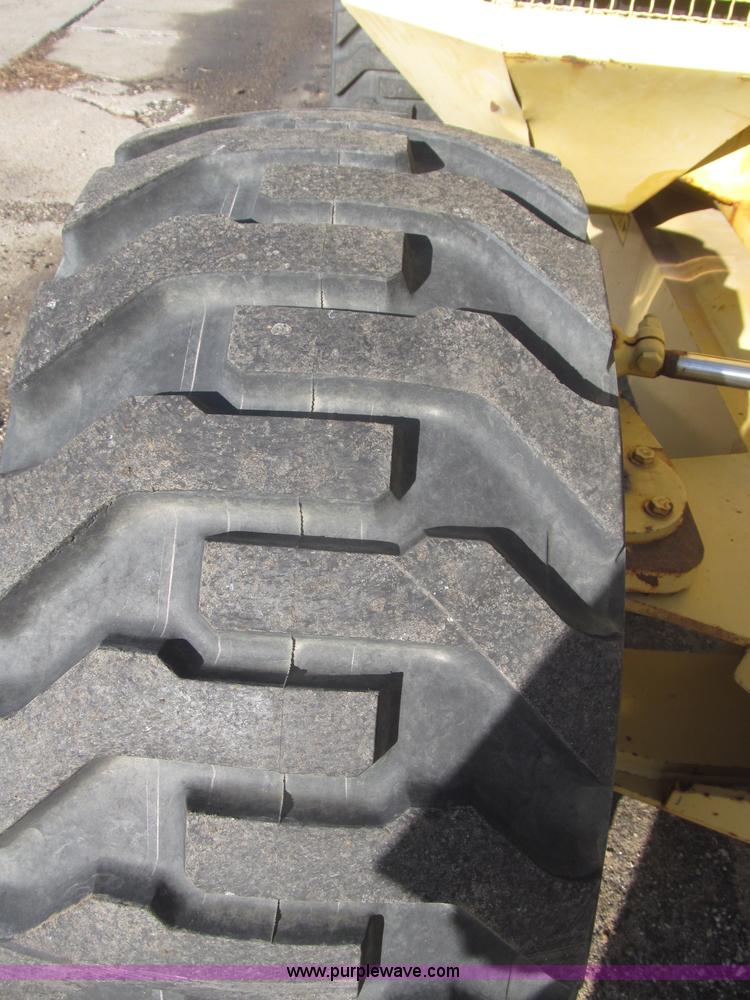 image for item F7198 1993 Grove AMZ-66 rough terrain boom lift