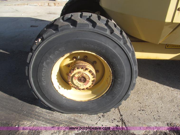 image for item F7198 1993 Grove AMZ-66 rough terrain boom lift