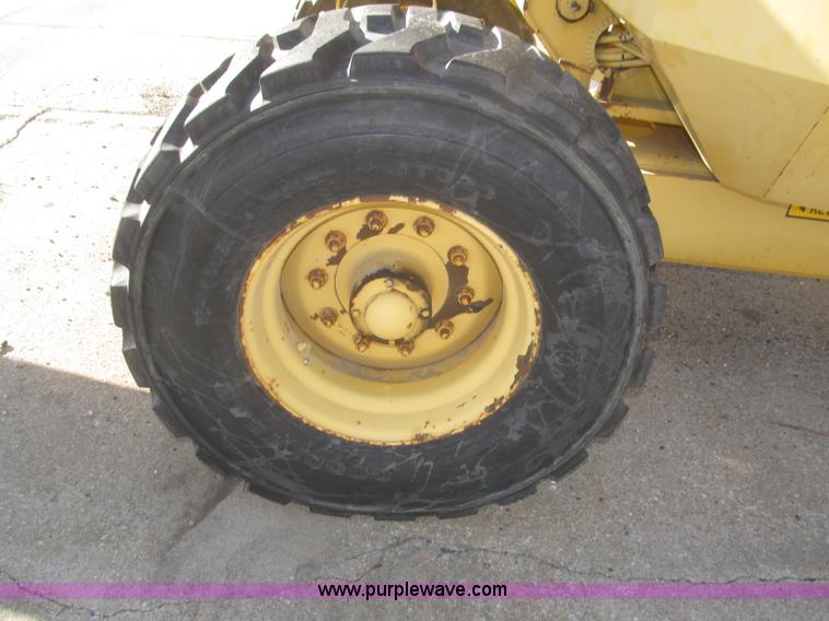 image for item F7198 1993 Grove AMZ-66 rough terrain boom lift