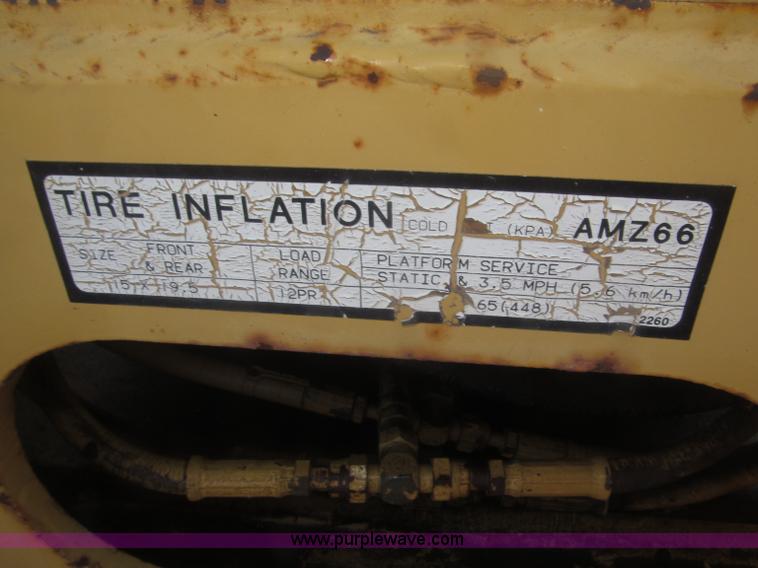 image for item F7198 1993 Grove AMZ-66 rough terrain boom lift