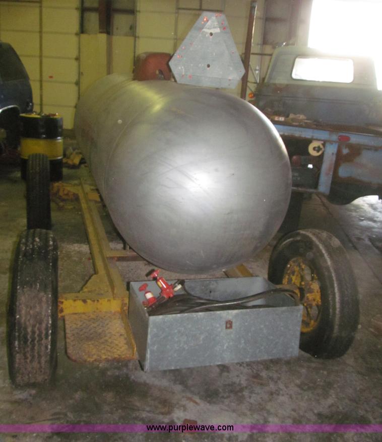 image for item F7199 1972 towable 500 gallon propane tank