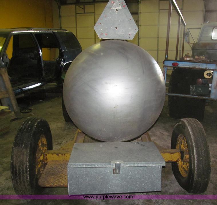 image for item F7199 1972 towable 500 gallon propane tank