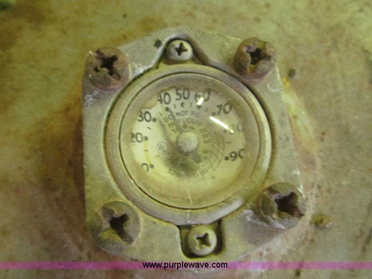 image for item F7199 1972 towable 500 gallon propane tank