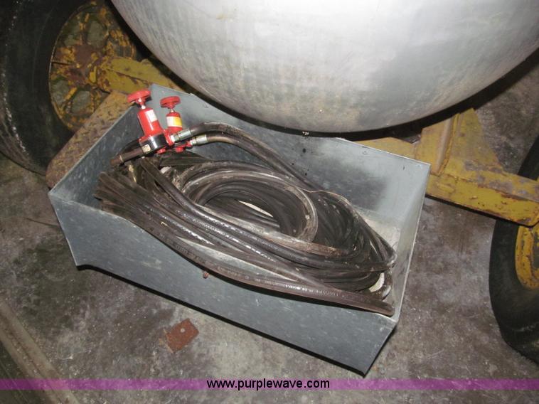 image for item F7199 1972 towable 500 gallon propane tank