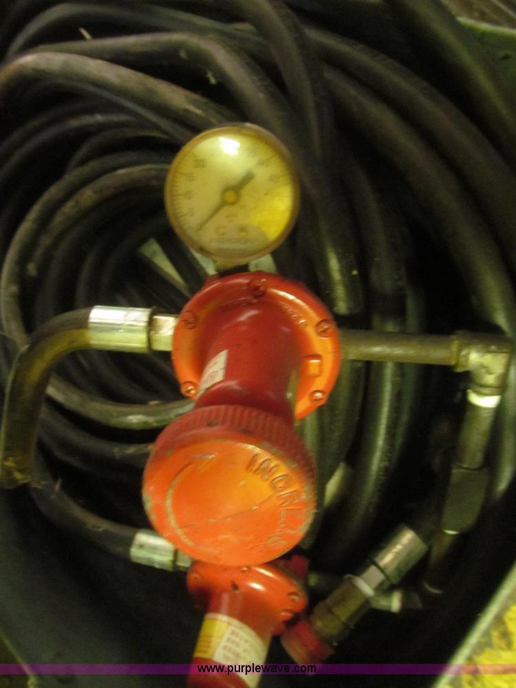 image for item F7199 1972 towable 500 gallon propane tank