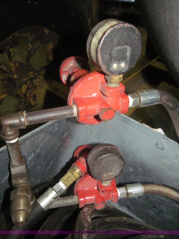 image for item F7199 1972 towable 500 gallon propane tank