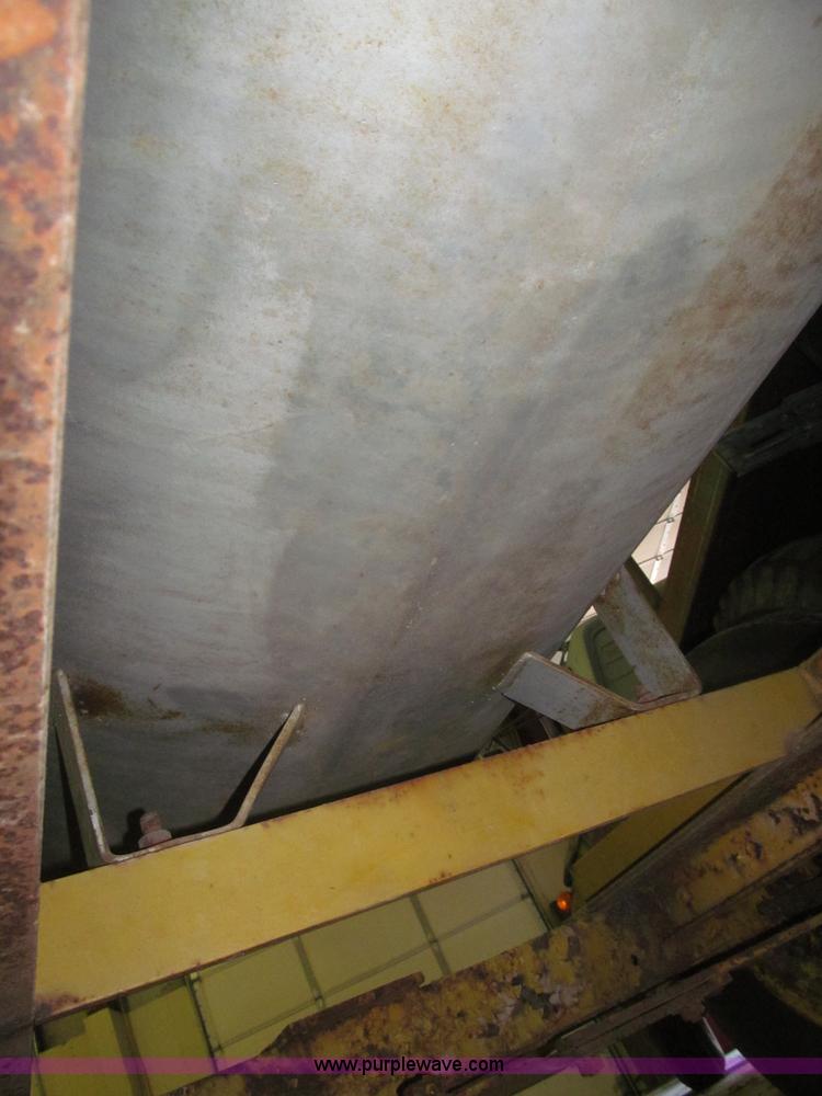 image for item F7199 1972 towable 500 gallon propane tank