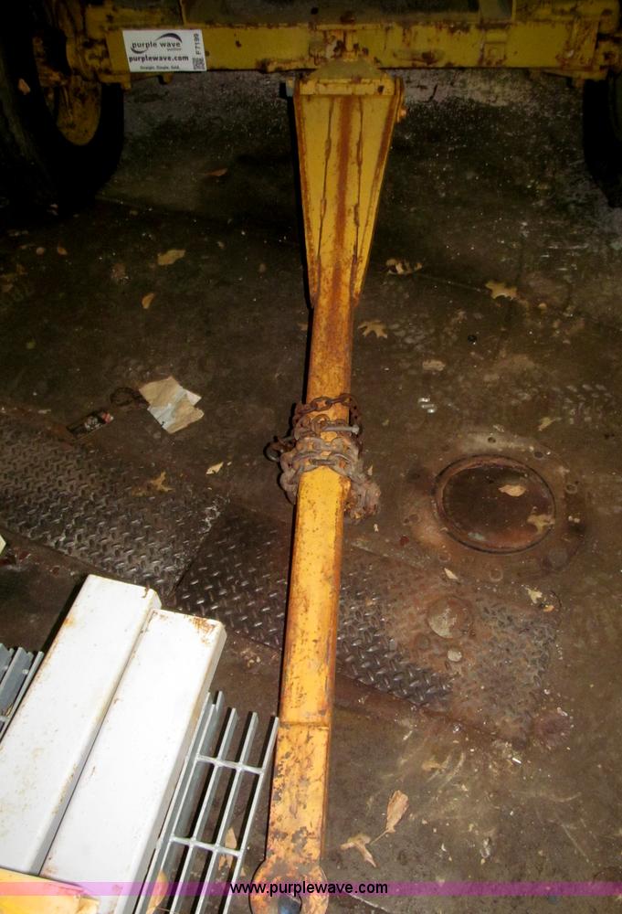 image for item F7199 1972 towable 500 gallon propane tank