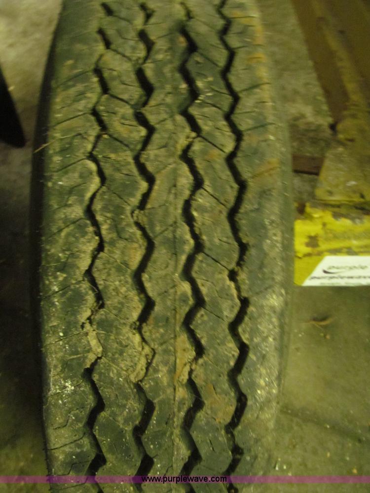 image for item F7199 1972 towable 500 gallon propane tank