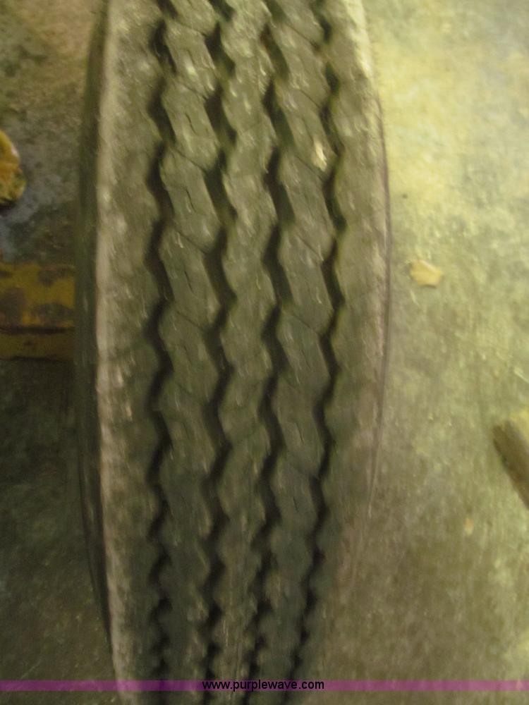 image for item F7199 1972 towable 500 gallon propane tank