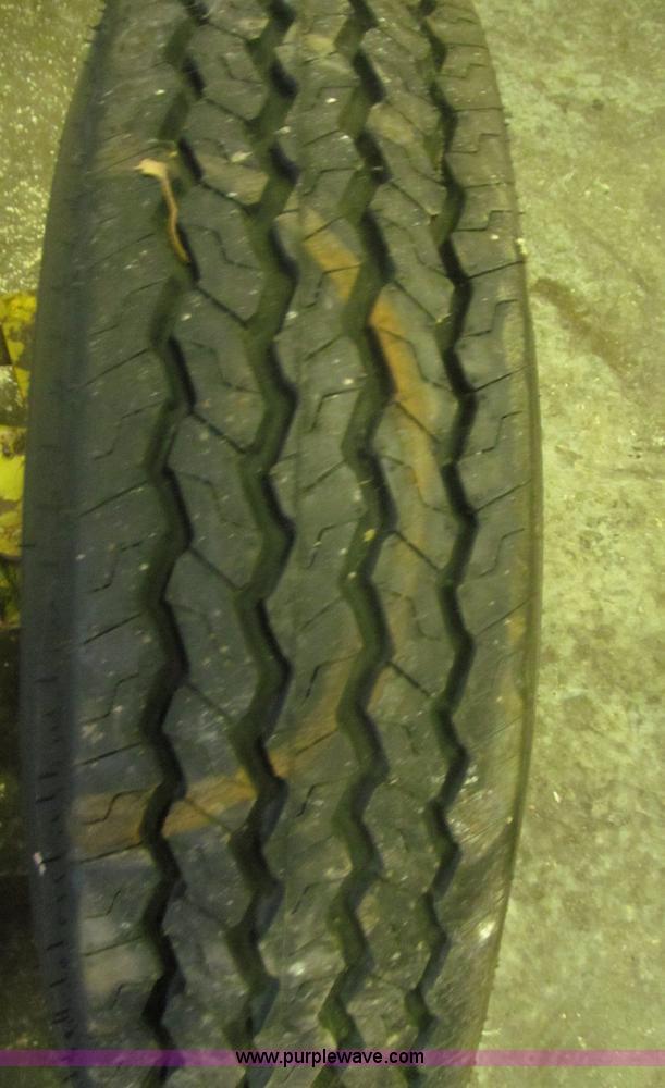 image for item F7199 1972 towable 500 gallon propane tank