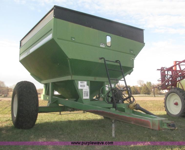 image for item F7201 2004 Brent GC572 grain cart