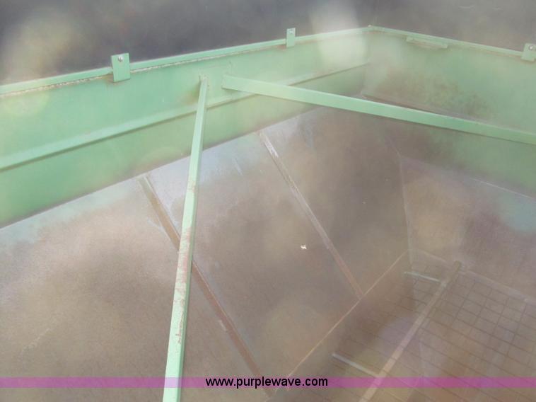 image for item F7201 2004 Brent GC572 grain cart