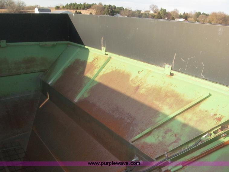 image for item F7201 2004 Brent GC572 grain cart