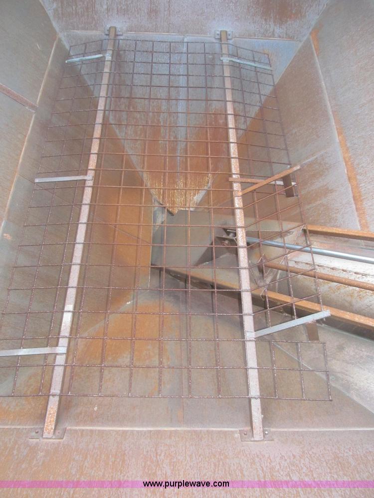 image for item F7201 2004 Brent GC572 grain cart