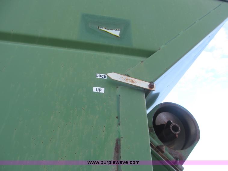 image for item F7201 2004 Brent GC572 grain cart
