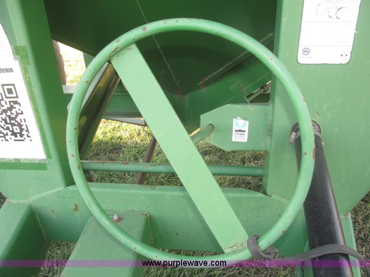 image for item F7201 2004 Brent GC572 grain cart