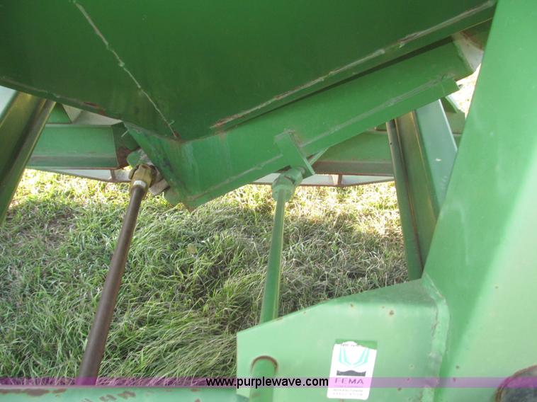 image for item F7201 2004 Brent GC572 grain cart