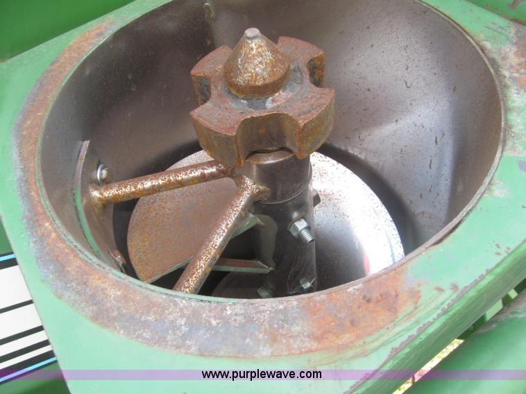 image for item F7201 2004 Brent GC572 grain cart