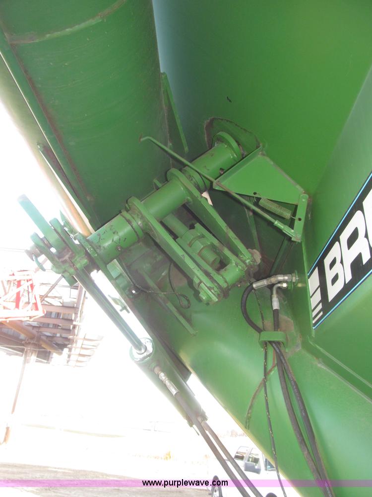 image for item F7201 2004 Brent GC572 grain cart