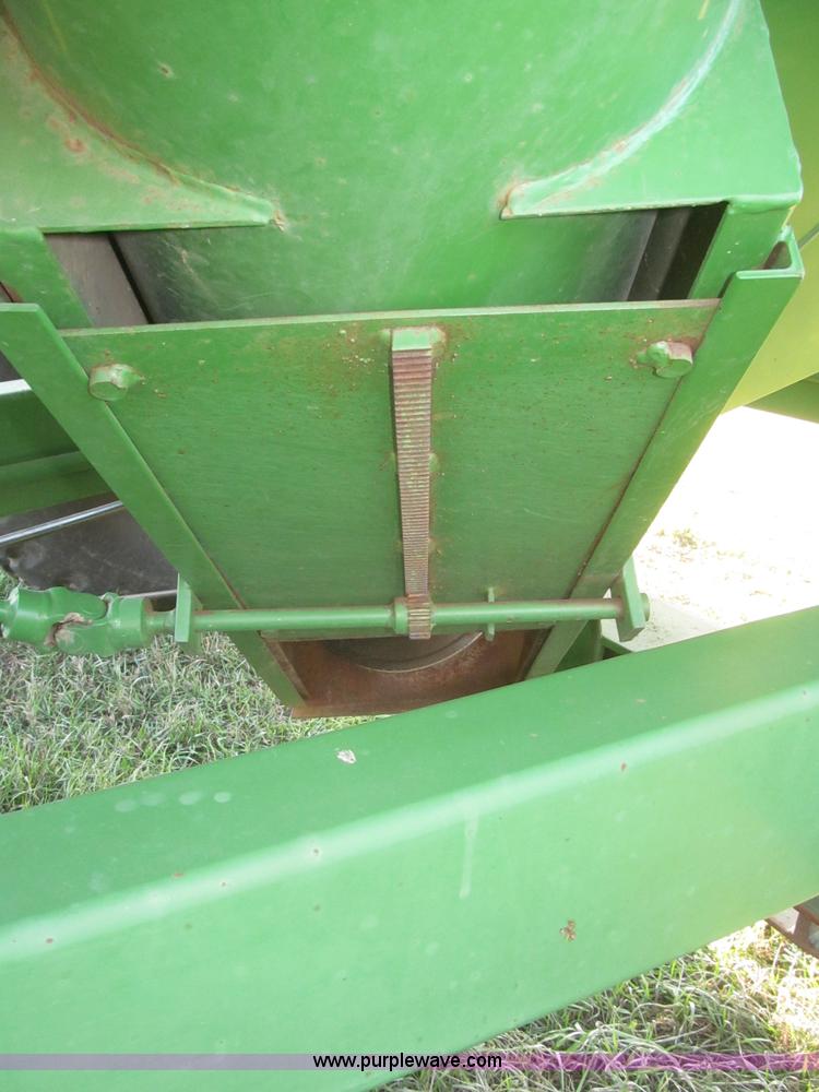 image for item F7201 2004 Brent GC572 grain cart