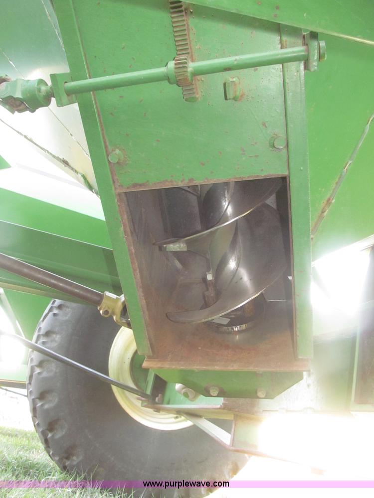 image for item F7201 2004 Brent GC572 grain cart