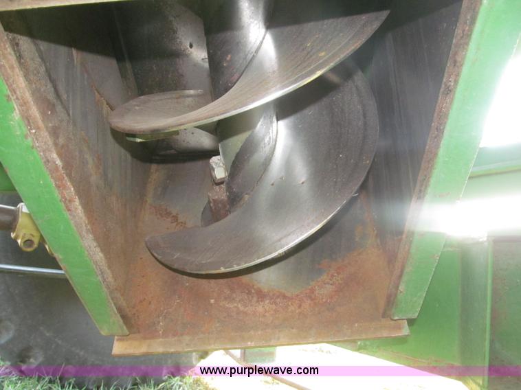 image for item F7201 2004 Brent GC572 grain cart