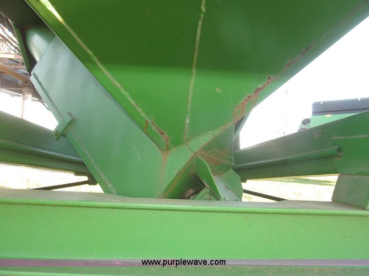 image for item F7201 2004 Brent GC572 grain cart