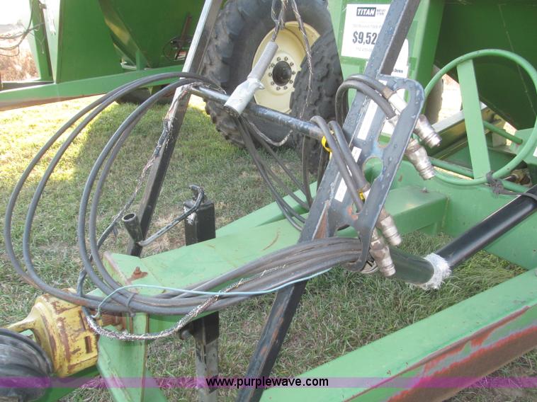 image for item F7201 2004 Brent GC572 grain cart