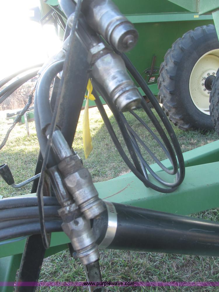 image for item F7201 2004 Brent GC572 grain cart