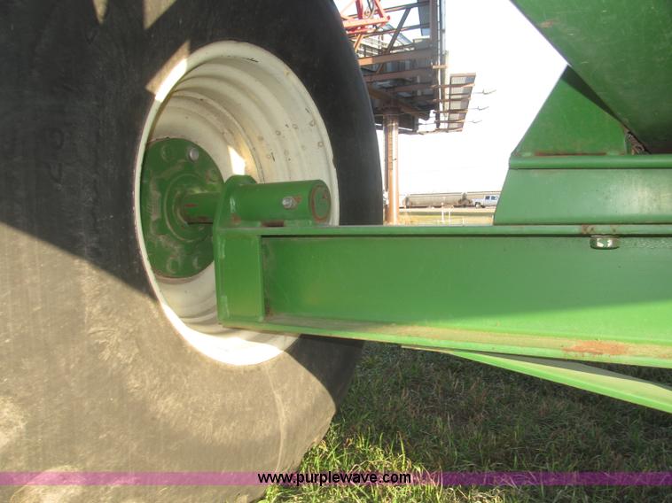 image for item F7201 2004 Brent GC572 grain cart